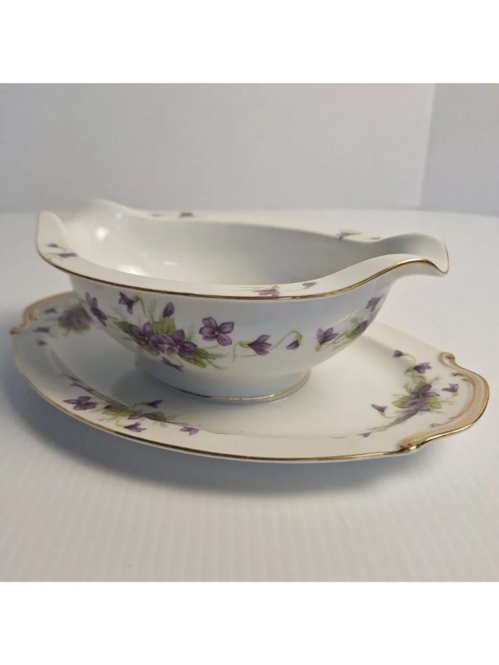 VTG WENTWORTH CHINA JAPAN PURPLE FLORAL GOLD TRIM GRAVY BOAT ATTACHED UNDERPLATE
